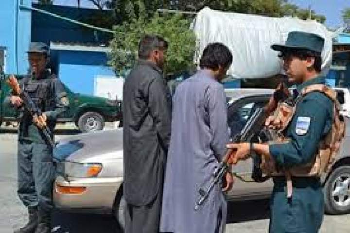دو سارق که 30 موتر را از کابل سرقت کرده بودند، گرفتار شدند