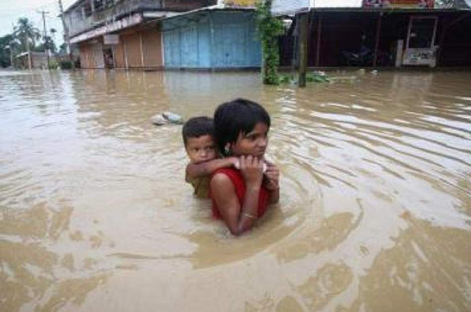 بارش‌های سیل آسا در بنگلادش و هند میلیون ها نفر را آواره کرد