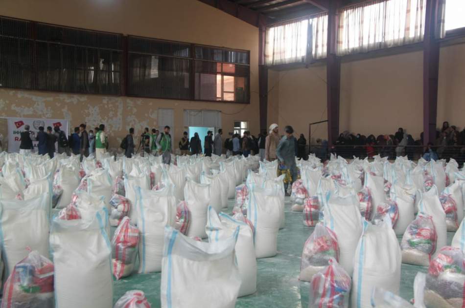 توزیع مواد خوراکی برای صدها خانواده نیازمند در کابل