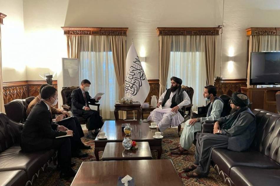 د بهرنیو چارو سرپرست وزیر مولوي امیر خان متقي په کابل کې د چین له سفیر سره وکتل