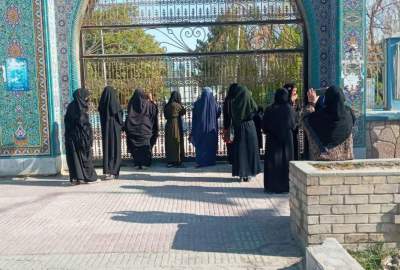 روضه شریف در روز عاشورا تعطیل شد/ به زنان اجازه ورود داده نشد