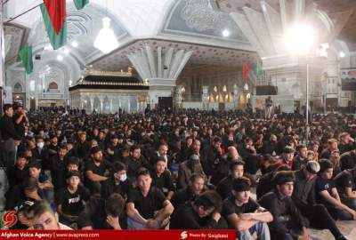 گزارش تصویری/ اجتماع بزرگ عزاداران مهاجر در روز عاشورای حسینی(ع) در حرم مطهر امام خمینی(ره)  