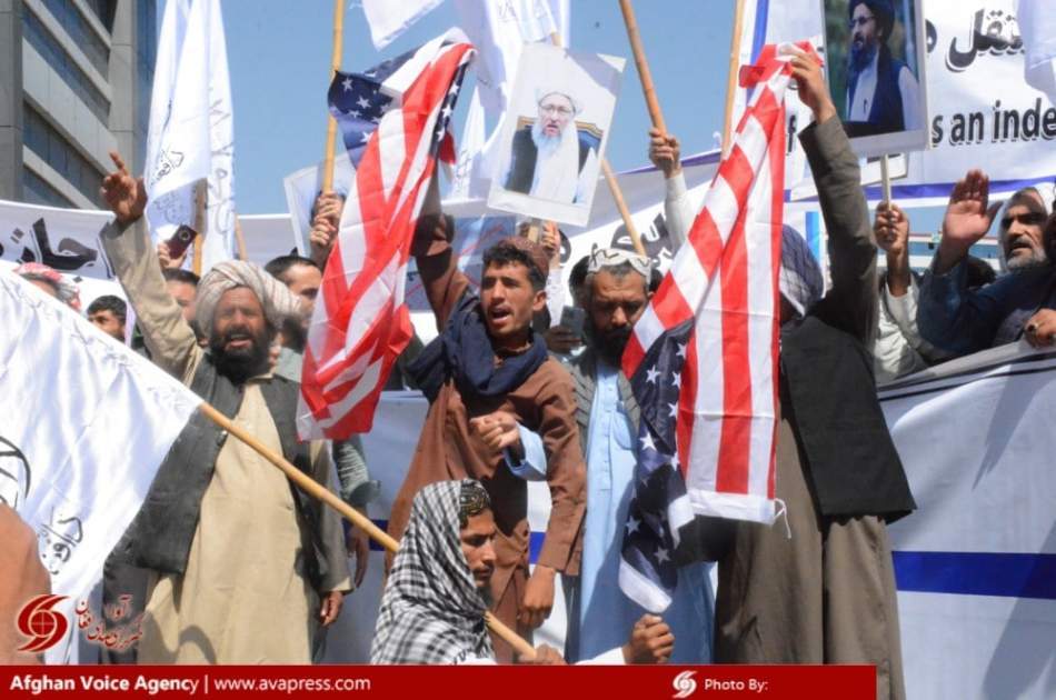 Protesting money changers in Kabul burned the America flag