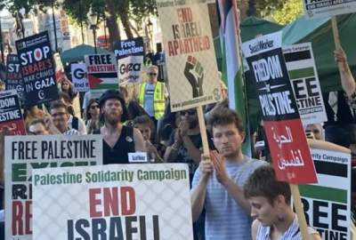 تظاهرات ضد صهیونیستی در مقابل دفتر نخست‌وزیری بریتانیا