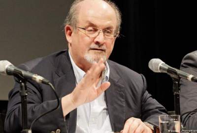 وضعیت جسمی سلمان رشدی به حالت پایدار در آمد