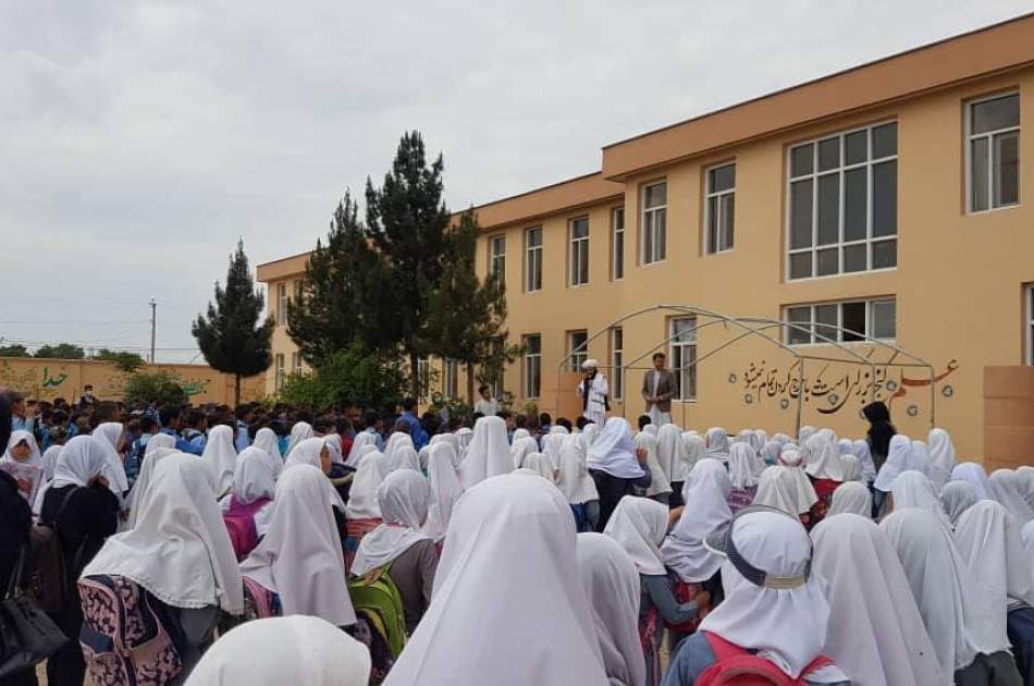 یکسالگی حکومت امارت اسلامی؛ ابراز شادمانی دختران بلخ از باز بودن مکاتب