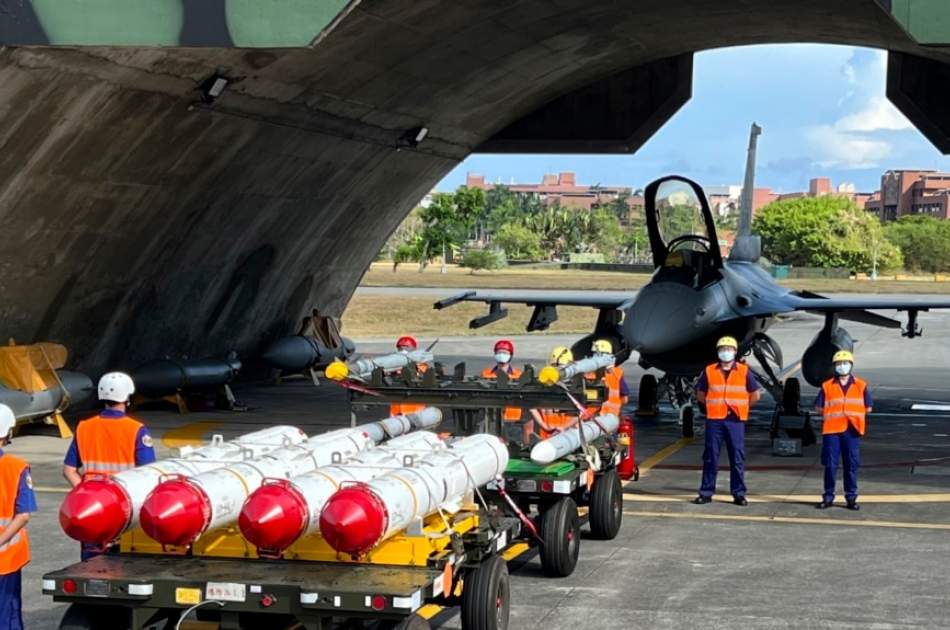 تنش میان چین و تایوان/ از جنگنده‌های پیشرفته «اف ۱۶ وی» تایوان رونمایی شد