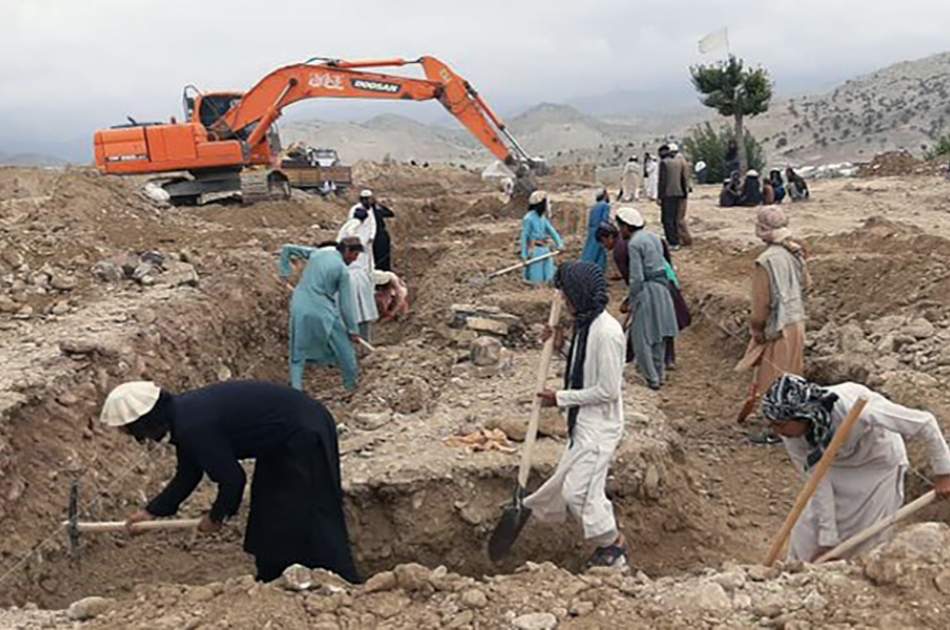 Construction of quake-resilient houses in Afghanistan