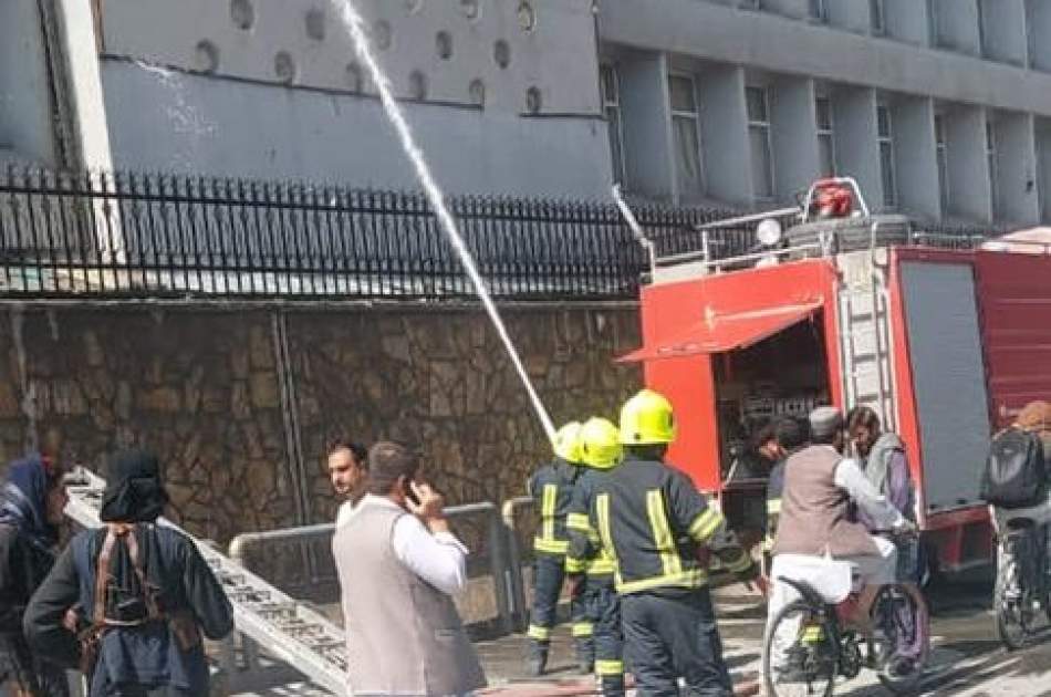 حریق در ساختمان وزارت مالیه/ تلاش برای مهار آتش ادامه دارد