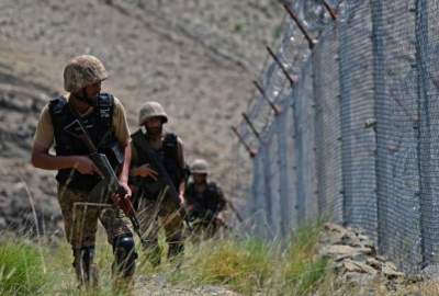 الصراع بين الإمارة الإسلامية وحرس الحدود الباكستانی "أطلق الجنود الباكستانيون النار أولا"