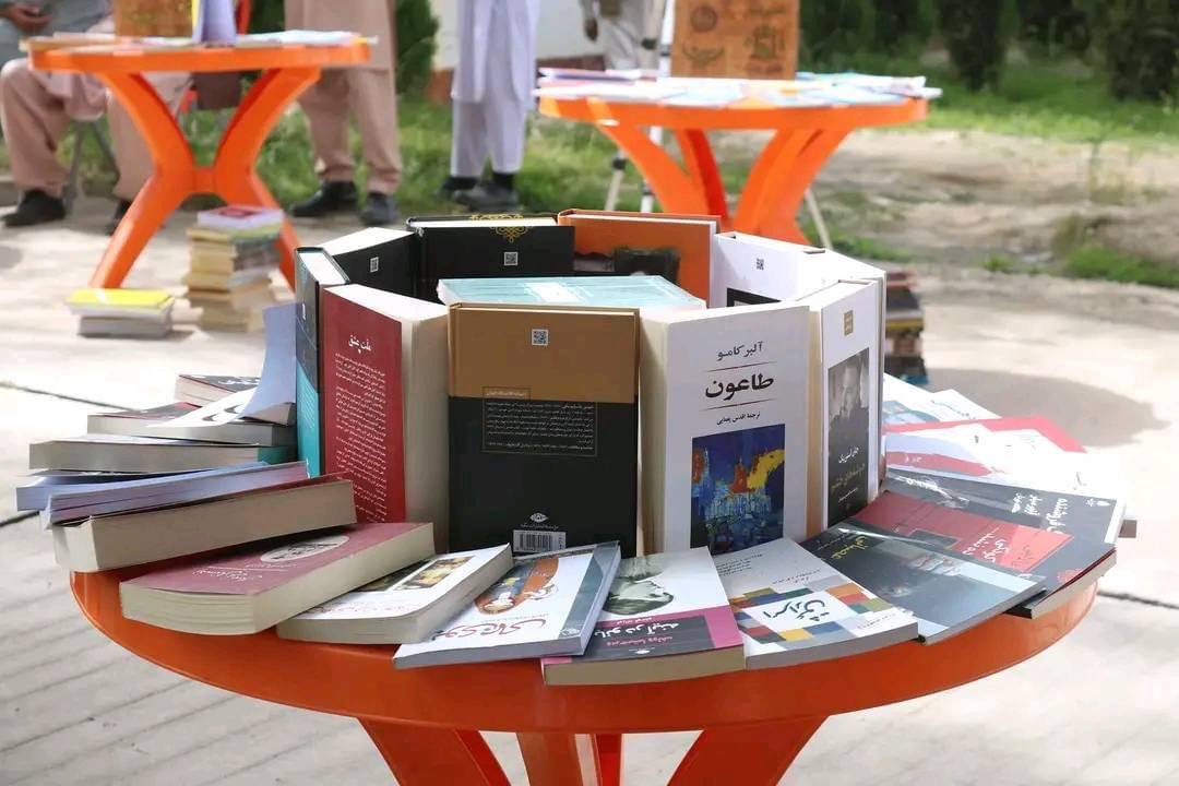 برگزاری نمایشگاه خیابانی کتاب از سوی دانشجویان در بدخشان
