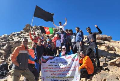 صعود کوهنوردان مهاجر افغانستانی به سه قله بلند ایران با شعار تحکیم اتحاد و همدلی بین دو ملت