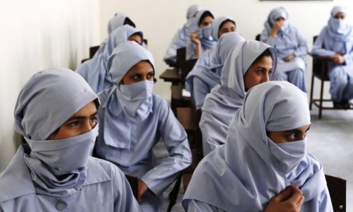 آموزش ۶۲ زن در بخش قابلگی در ولایات هلمند و نیمروز