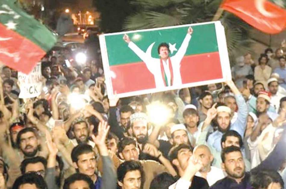 تنش در پاکستان/ عمران خان باز هم هوادارانش را فراخواند