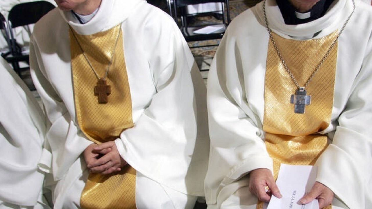 آزار جنسی در کلیسا؛ 11 اسقف و کشیش فرانسوی متهم شدند