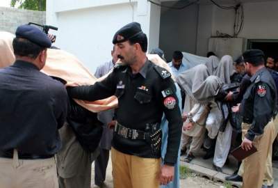 ادامه برخورد پاکستان با پناهجویان افغان؛ ۱۲۲ نفر دیگر بازداشت شدند