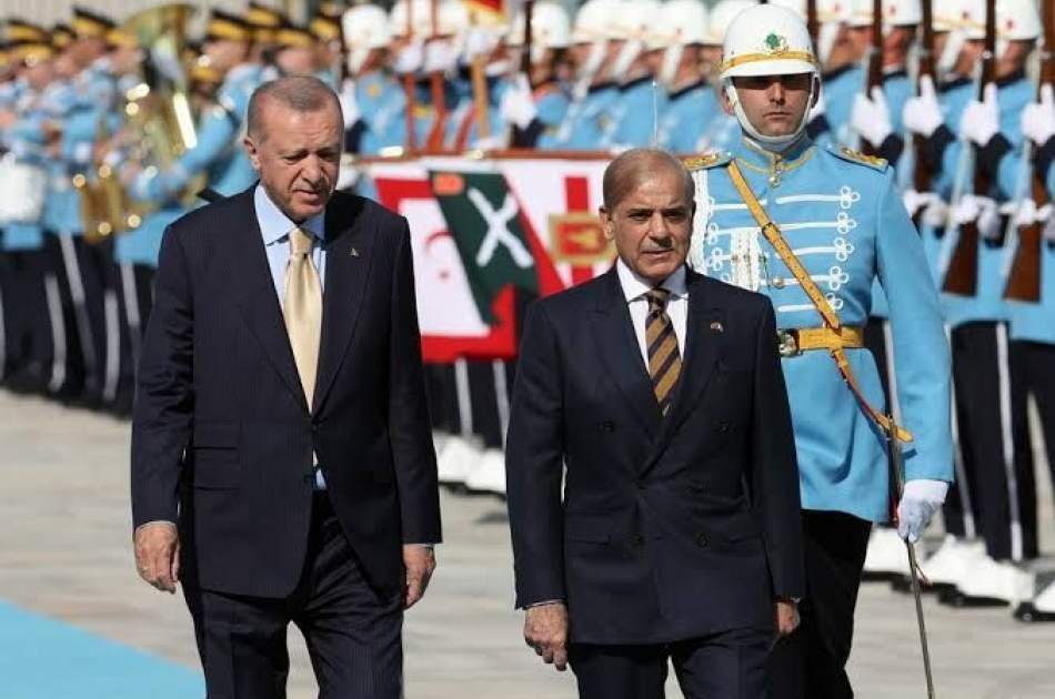 نخست وزیر پاکستان در راه ترکیه/ انقره از ناوچه جدید خود رونمایی می‌کند