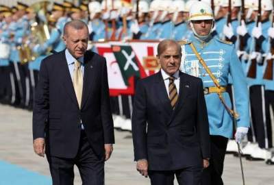 نخست وزیر پاکستان در راه ترکیه/ انقره از ناوچه جدید خود رونمایی می‌کند