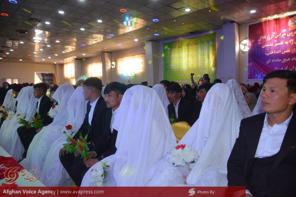 عروسی دسته جمعی ۵۶ زوج جوان در کابل / تاجران کمک و همکاری کنند