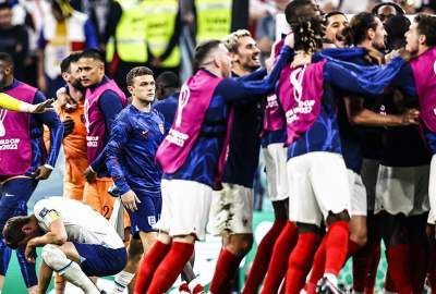 France beat England to set up Morocco semi-final