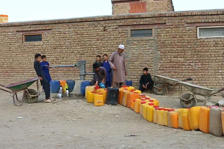 شکایت پایتخت نشینان از نبود آب آشامیدنی؛ دولت پروژه‌های آبرسانی را آغاز کند