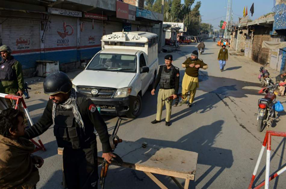 Jailed TTP militants take hostages after seizing police station