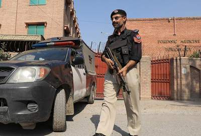 Gunman kills 2 Pakistani intelligence officers