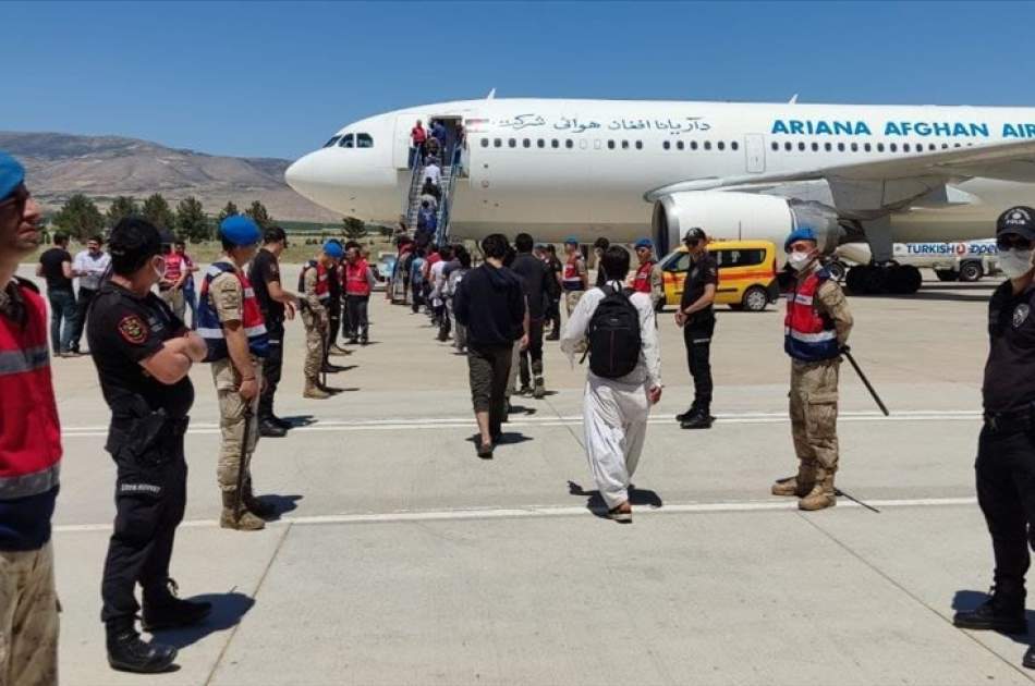 Expelling immigrants from Turkey; More than 1100 Afghan immigrants were returned to the country