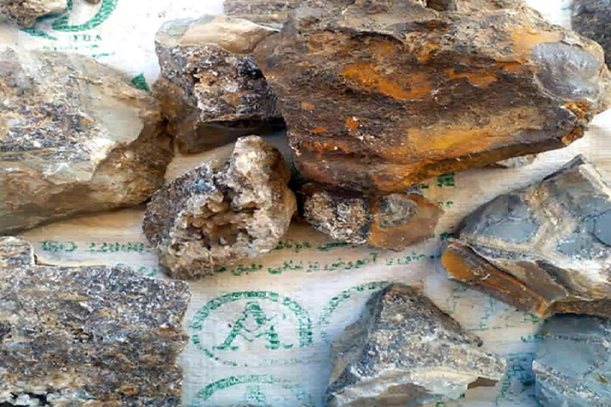 امارت اسلامی دو تبعه چینی را به اتهام قاچاق سنگ های قیمتی بازداشت کرد