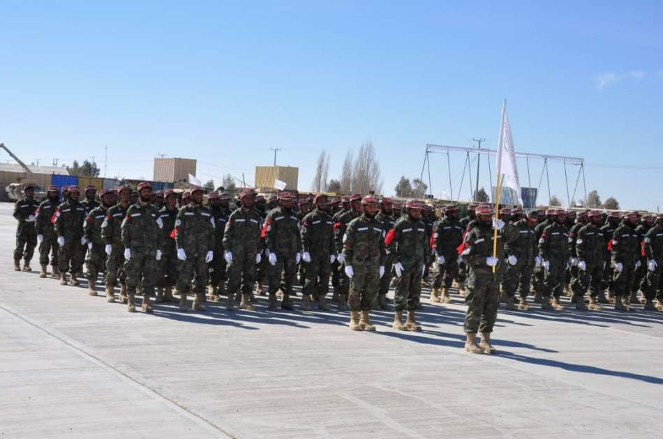 فراغت ۶۵۰ نیروی امنیتی پس از یک دوره آموزشی نظامی از قول اردوی ۲۱۵ عزم در هلمند