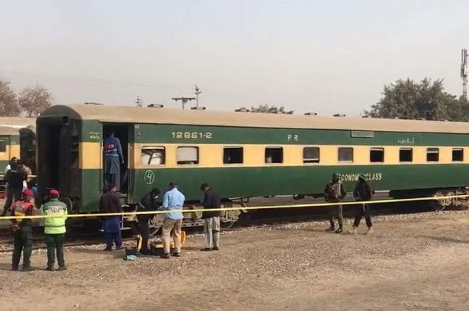 An explosion in a Pakistani train left 9 dead and injured
