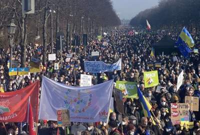 هزاران معترض در آلمان و انگلیس با ارسال سلاح به اوکراین مخالفت کردند