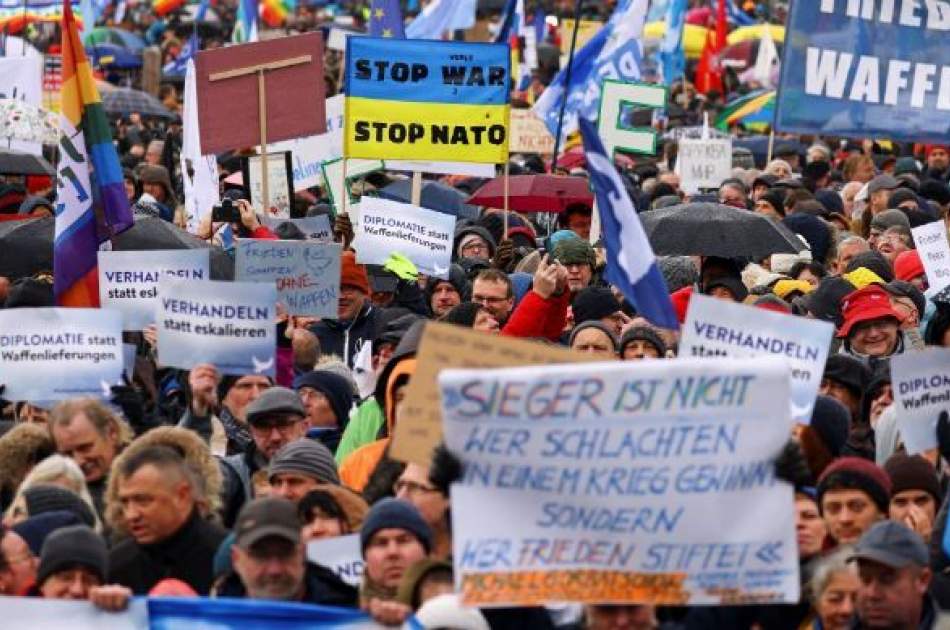 مردم در اروپا در مخالفت با ناتو و ارسال سلاح به اوکراین تظاهرات کردند