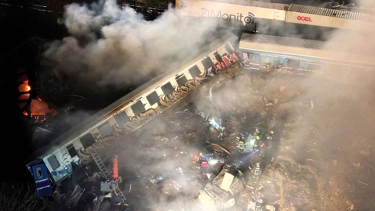 برخورد دو قطار در یونان بیش از ۳۰ کشته و ۸۵ زخمی برجای گذاشت