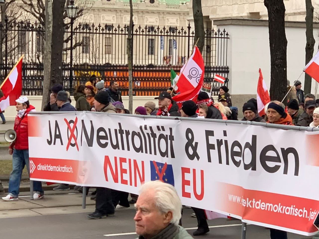 آغاز تظاهرات ضد اتحادیه اروپا در اتریش