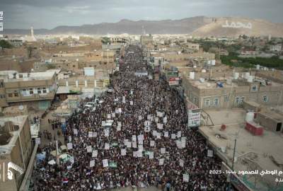 راهپیمایی پرشور مردم یمن در هشتمین سالگرد حمله ائتلاف سعودی/ تظاهرکنندگان بر تداوم پایداری تاکید کردند  