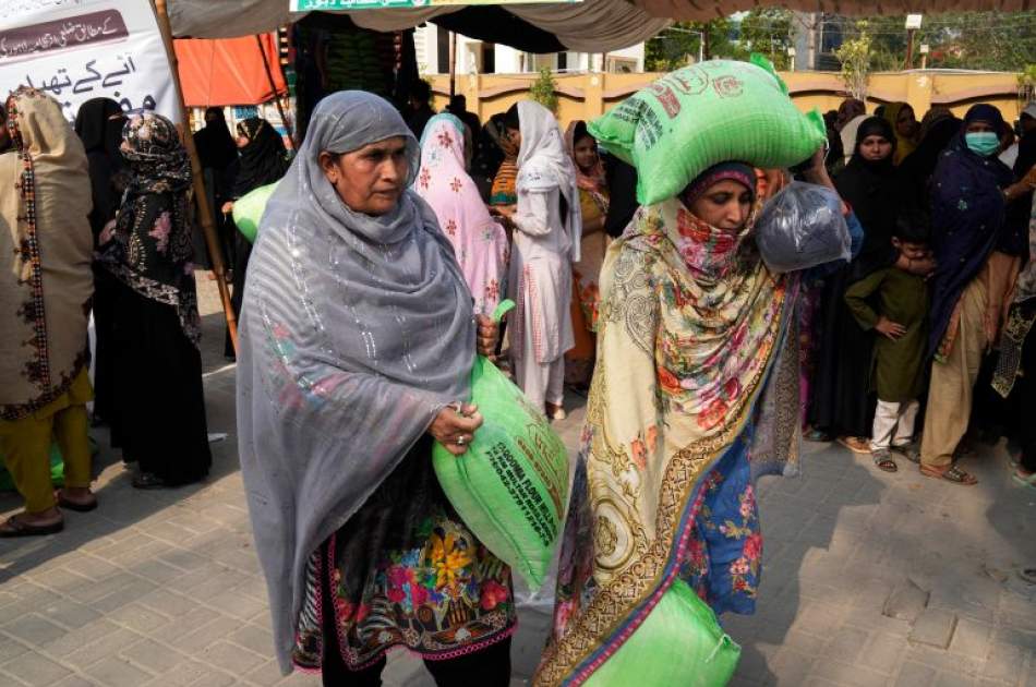 در پی ازدحام دریک مرکز توزیع مواد غذایی در پاکستان ۱۲ تن کشته شدند