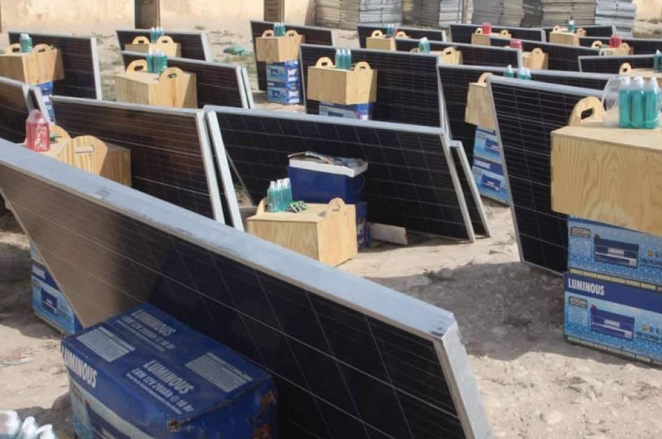 توزیع وسایل برقی آفتابی برای ۱۰۰۰ خانواده‌ی بی‌جاشده در شهر مزارشریف