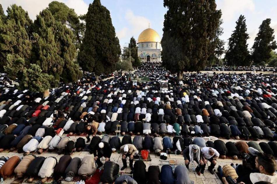 برپایی نماز عید سعید فطر با حضور ده ها هزار فلسطینی در مسجدالاقصی  