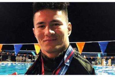 عباس کریمی شناگر اهل افغانستان در مسابقات شنا در بخش معلولین، مدال طلا گرفت