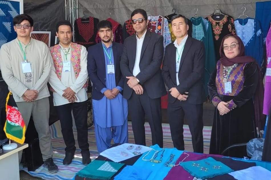 حضور هنرمندان افغانستانی در جشنواره بین المللی کوچ عشایر شاهسون در ولایت اردبیل در شمال ایران