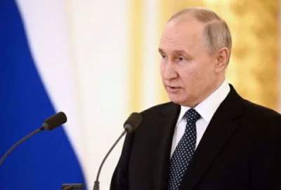Putin: West is trying to  break Russia 