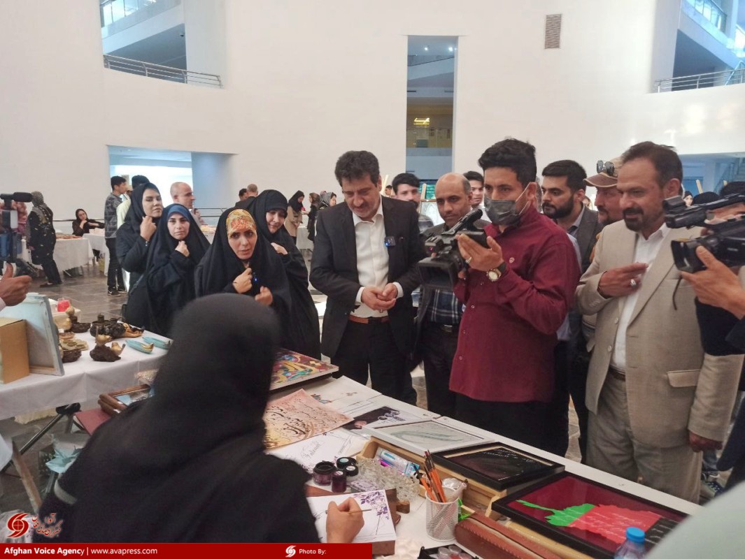 تصاویر/افتتاح اولین "نمایشگاه خیریه حسن همسایگی" در مشهد مقدس  