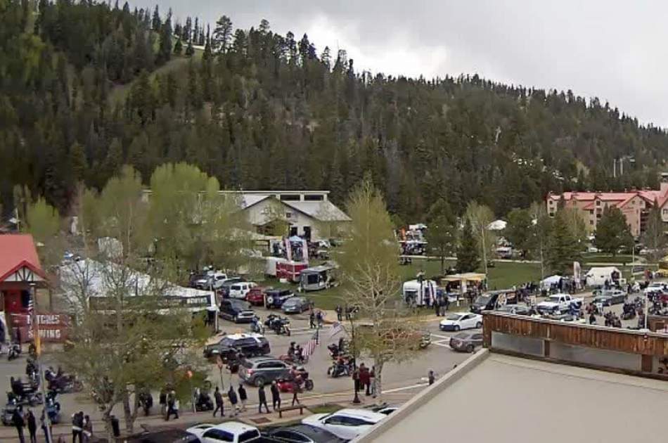 3 people killed and 5 wounded in shooting at motorcycle rally in Red River, New Mexico