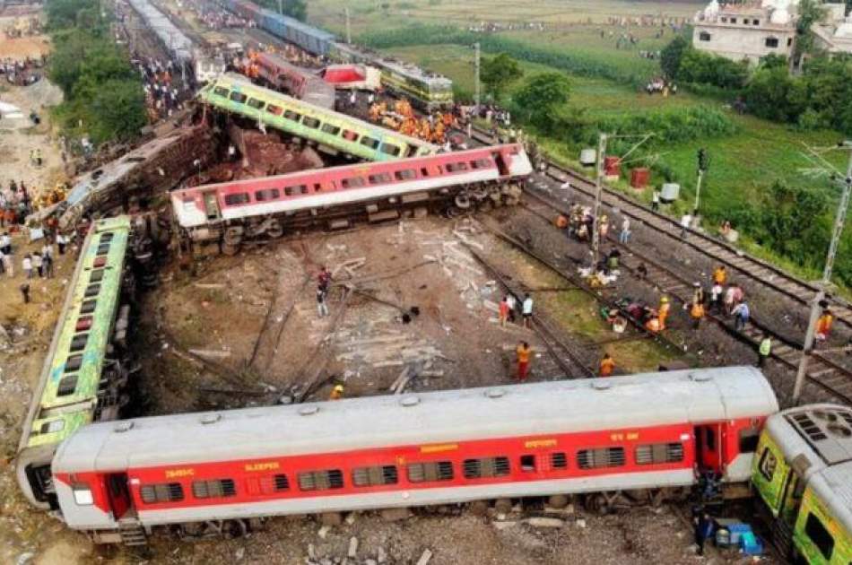 برخورد مرگبار دو قطار در هند؛ بیش از یک هزار نفر کشته و زخمی شدند