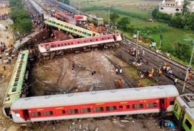 The fatal collision of two trains in India; More than a thousand people were killed and wounded