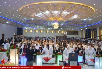 گزارش تصویری/ برگزاری عروسی دسته جمعی ۶۰ زوج جوان در کابل  