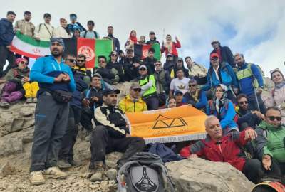 صعود مشترک کوهنوردان افغانستانی و ایرانی به قله آزادکوه در مازندران