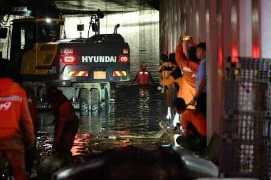 Retrieve 8 bodies from flooded South Korea underpass