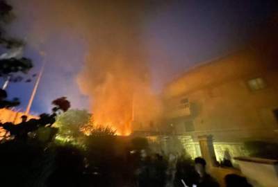 Iraqis set fire to the Swedish embassy in Baghdad